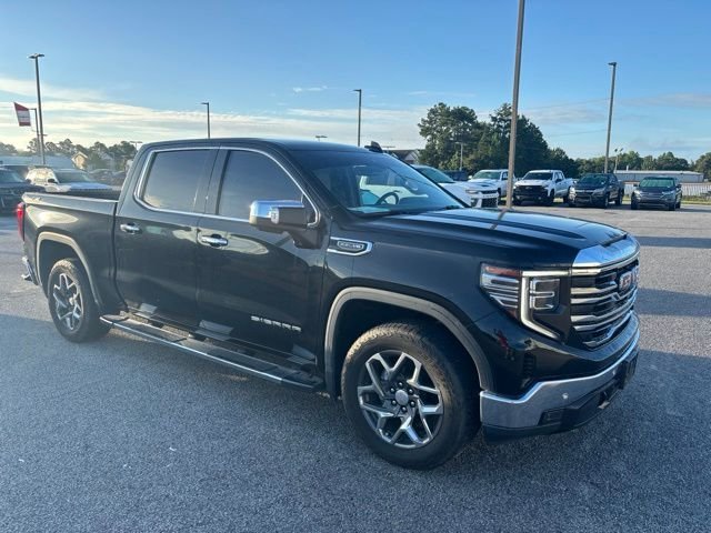 Used 2022 Black GMC SLT image 1