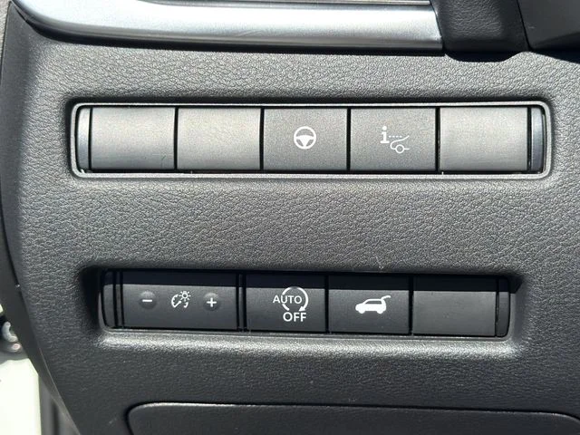 Certified Used 2023 White Nissan Platinum image 27