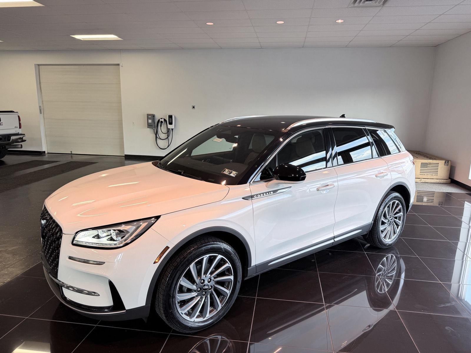 Used 2023 Pristine White Me Lincoln Reserve image 7