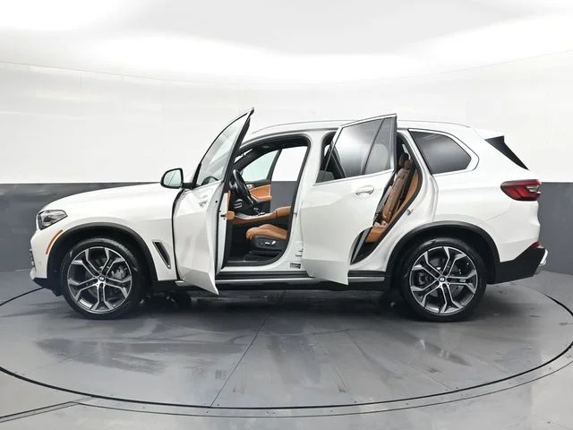 Used 2023 White BMW sDrive40i image 45