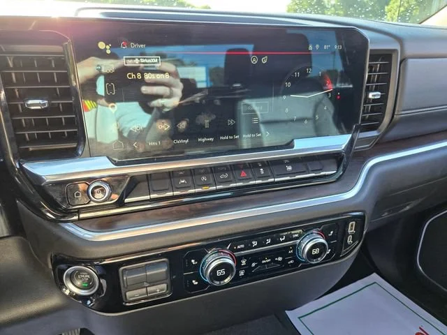 Used 2025 Onyx Black GMC SLT image 27