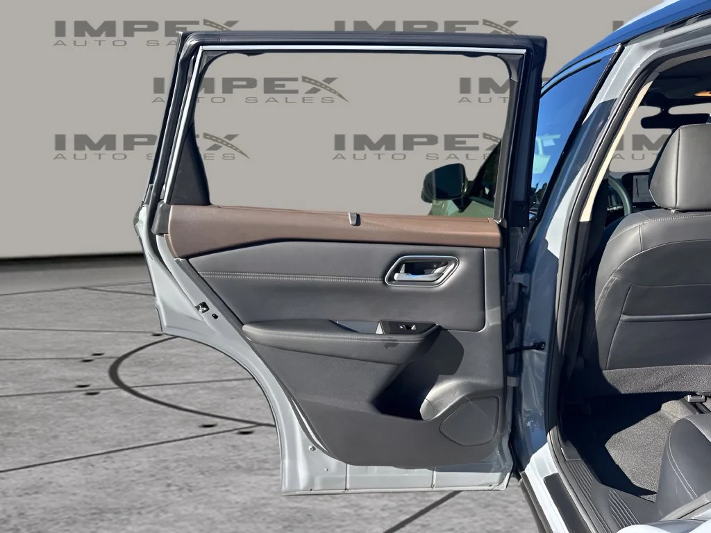 Used 2023 Gray Nissan Platinum image 28