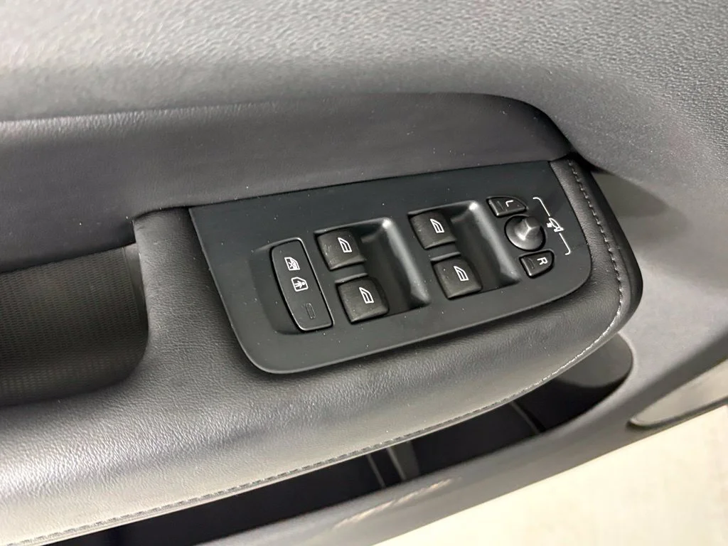 Used 2024 White Volvo T8 Plus Dark Theme image 14