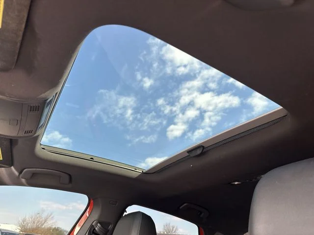 Used 2019 Orange Volkswagen R-Line image 18