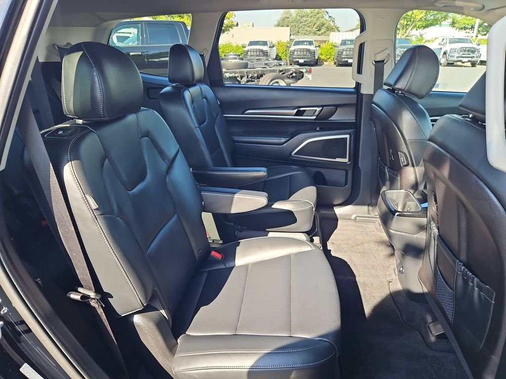 Used 2024 Black Kia S image 27