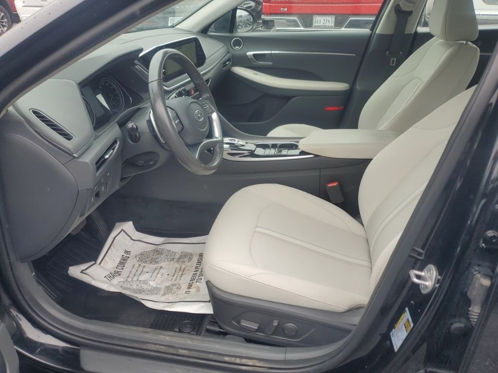 Used 2023 Black Hyundai SEL image 13