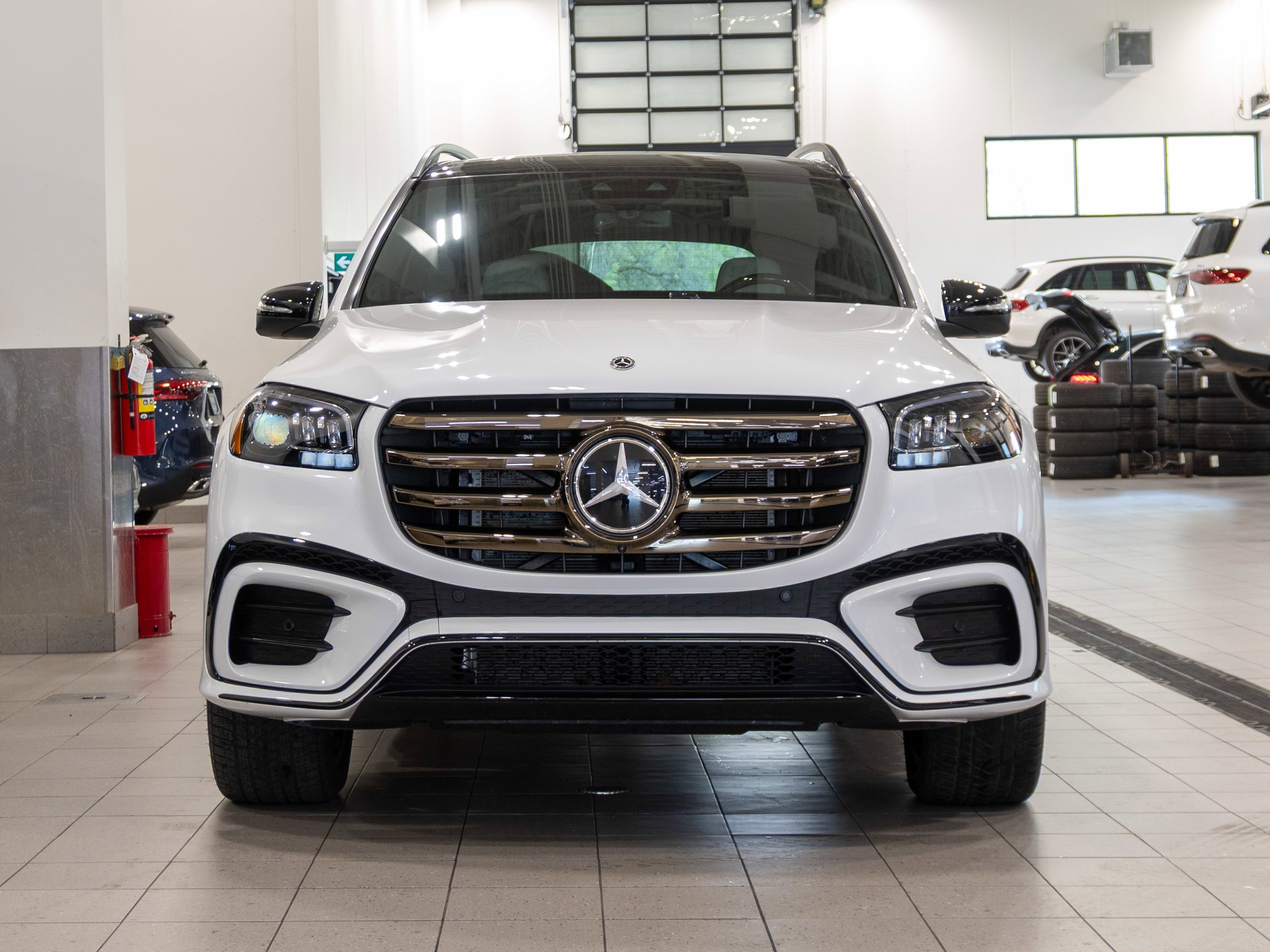 New 2026 MANUFAKTUR OPALITE WHITE BRIGHT Mercedes-Benz GLS 450 image 5