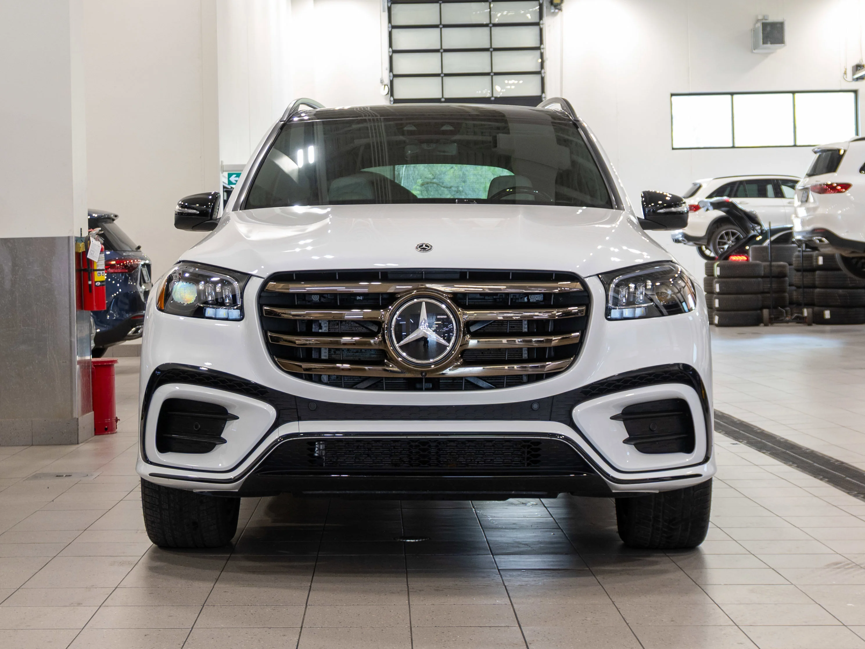 New 2026 MANUFAKTUR OPALITE WHITE BRIGHT Mercedes-Benz GLS 450 image 5