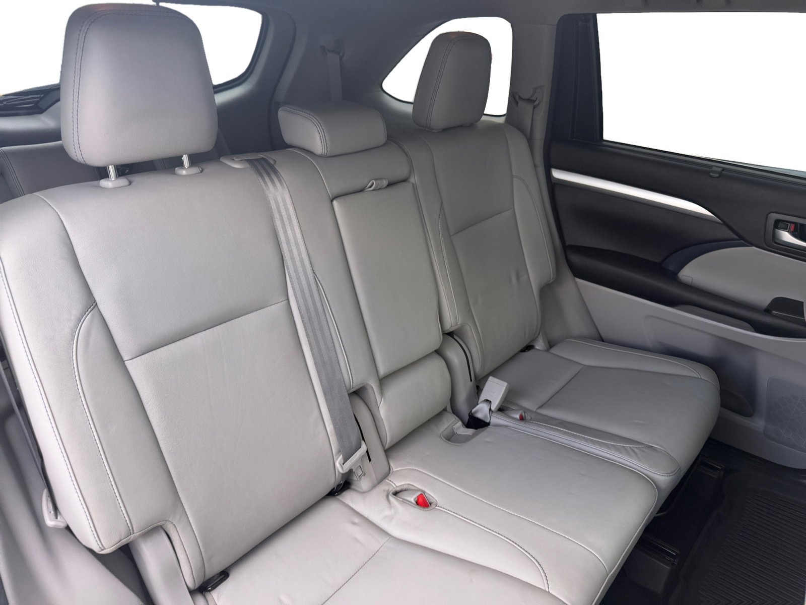 Used 2017 Blizzard Pearl Toyota XLE image 35