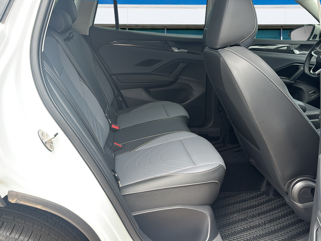 New 2026 White/off-white Volkswagen 2.0T SE image 13