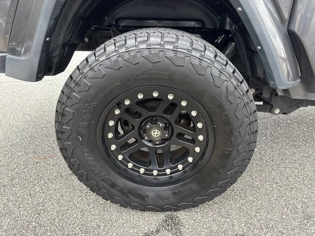 Used 2021 Gray Jeep Sport image 9