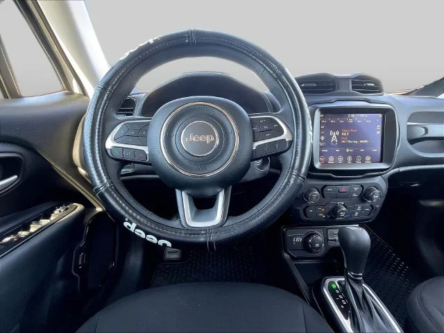 Used 2023 White Jeep Altitude image 10