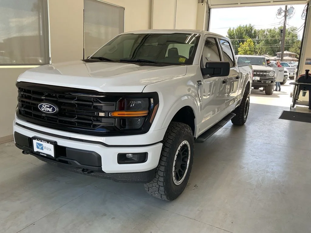 New 2026 Oxford White Ford XLT image 2