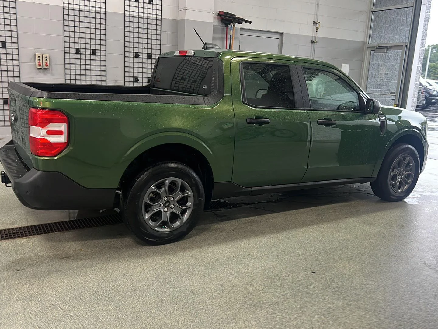 Used 2025 Eruption Green Ford XLT image 4