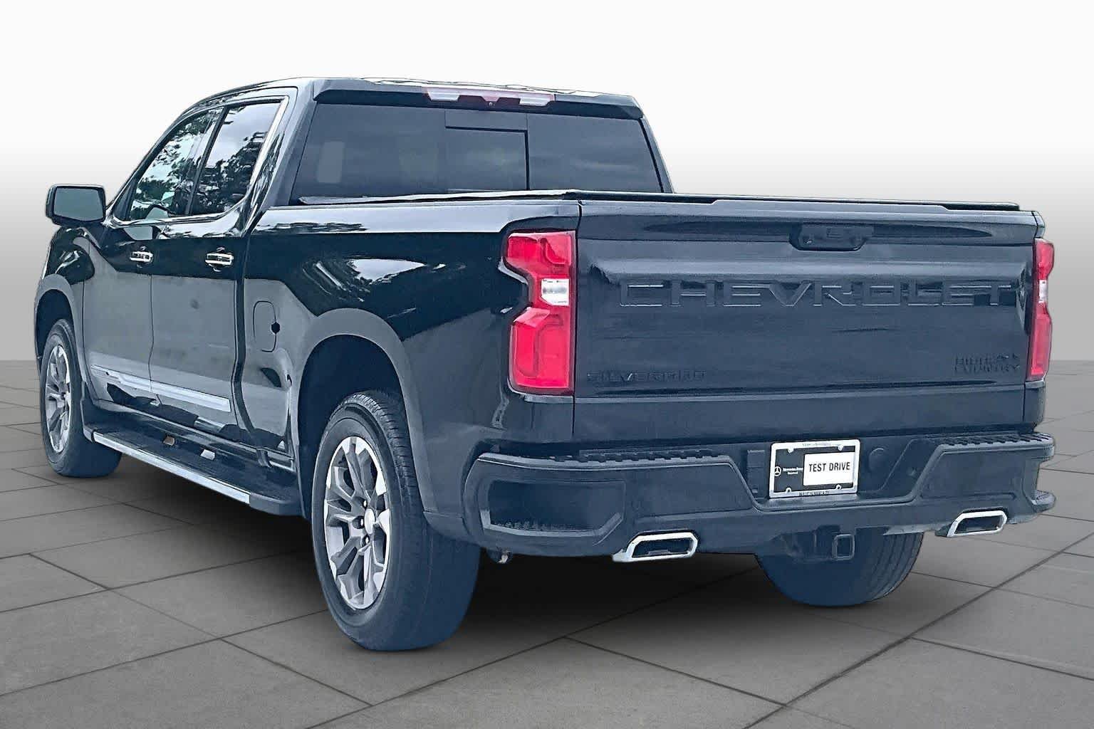 Used 2022 Black Chevrolet High Country image 11