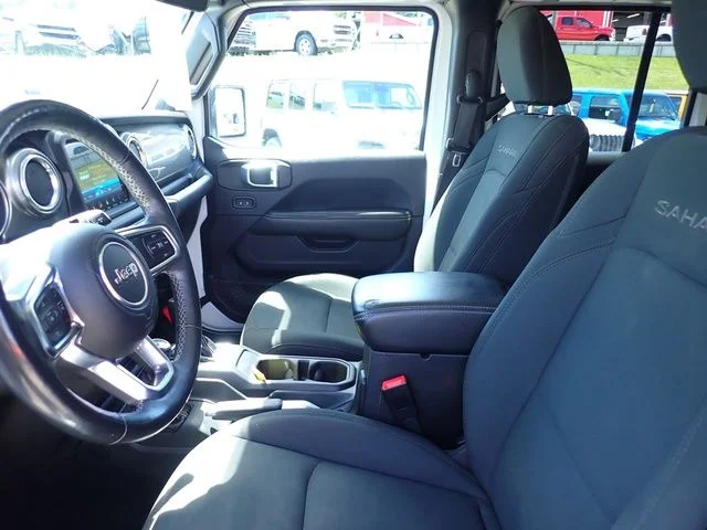 Used 2018 White Jeep Unlimited Sahara image 16