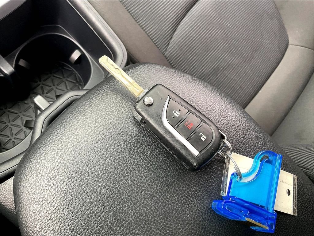 Used 2025 Ice Toyota LE image 27