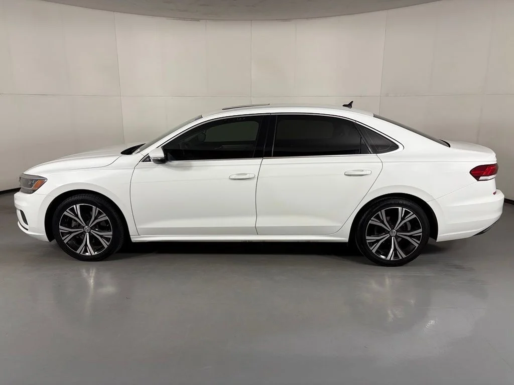 Used 2022  Volkswagen 2.0T SE image 5