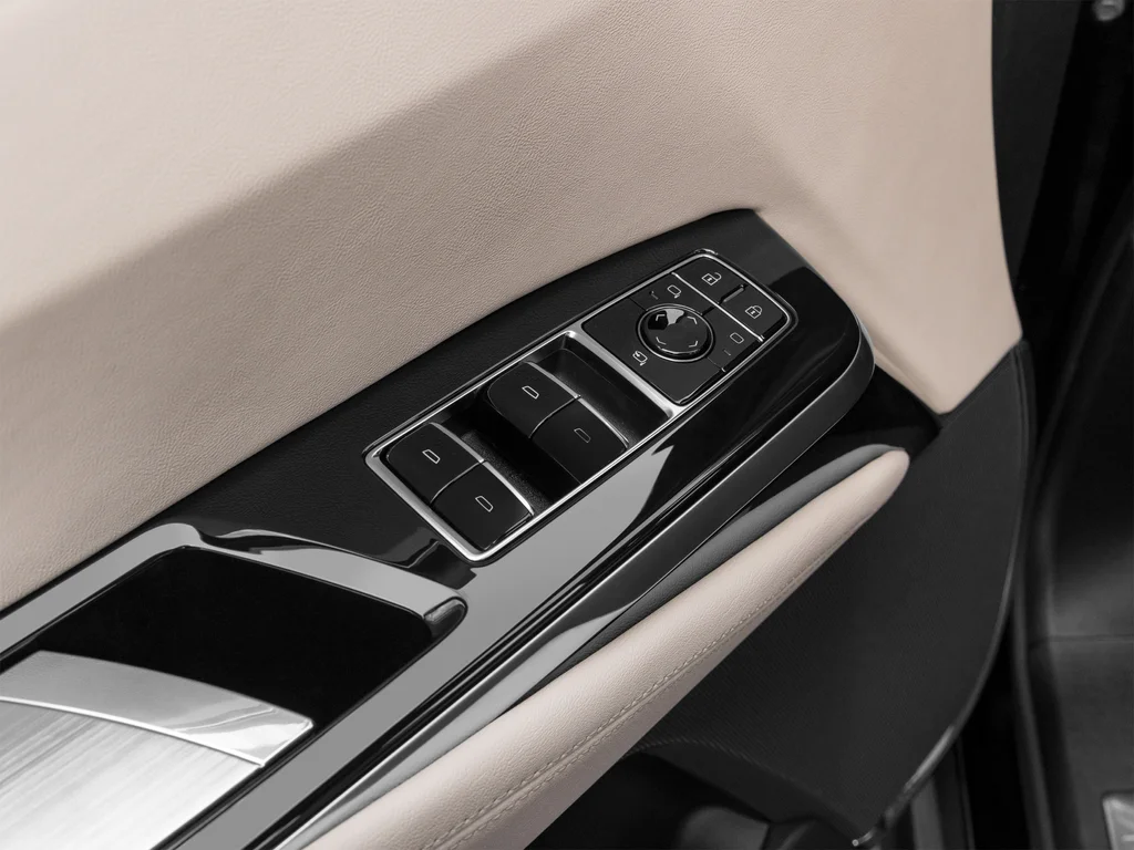 Used 2025 Black Cadillac Sport Platinum image 13