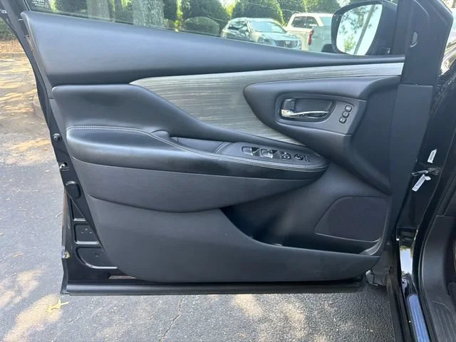 Used 2018 Black Nissan Platinum image 10