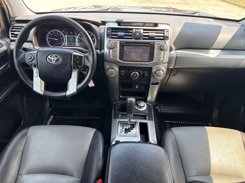 Used 2018  Toyota SR5 image 12