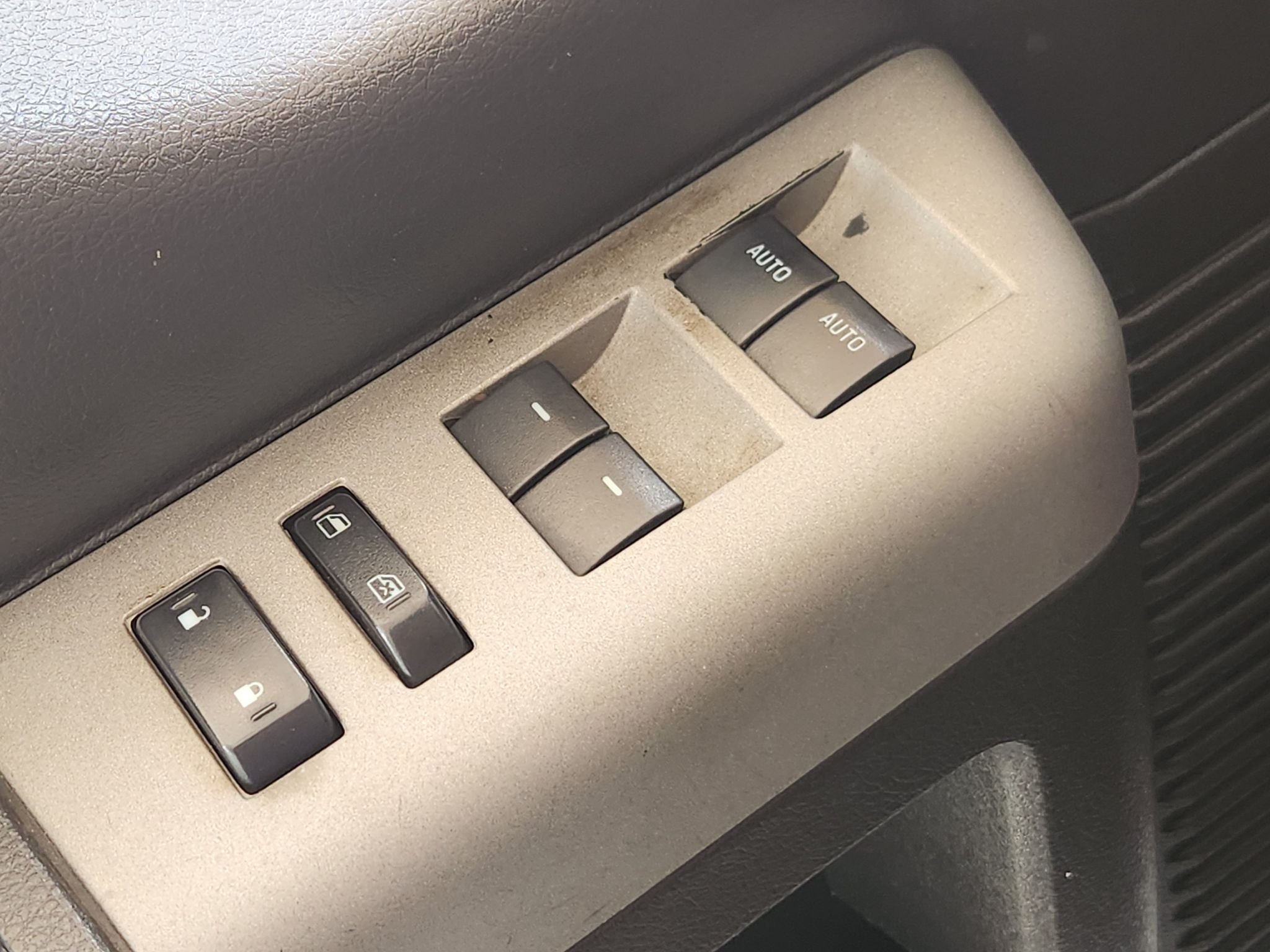Used 2015 White Platinum Metallic Tri-Coat Ford Lariat image 23