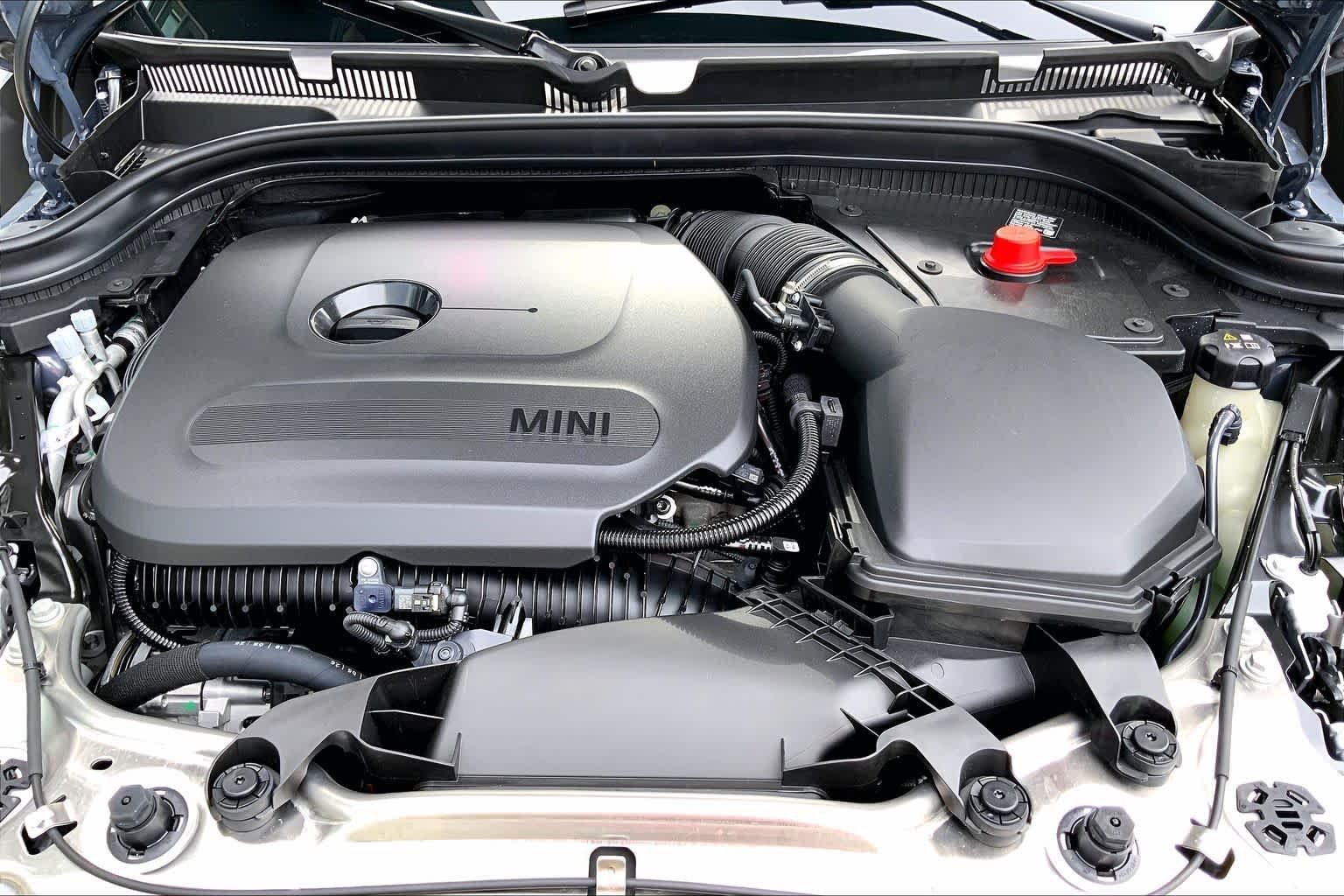 New 2026 Copper Grey Metallic MINI Iconic image 16