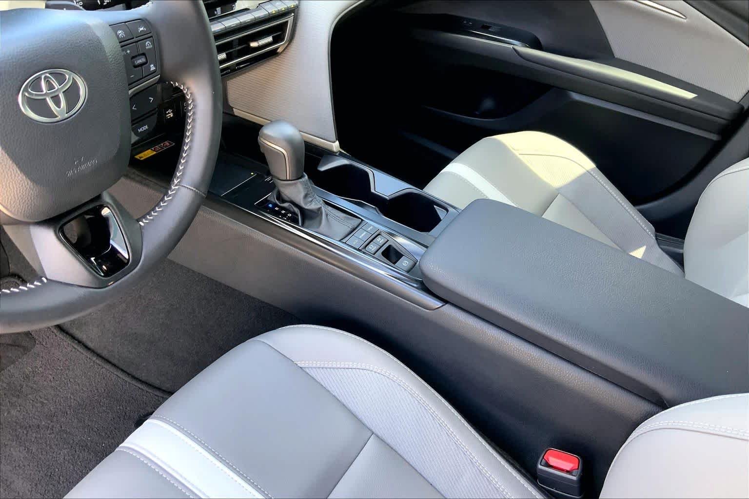 Used 2025 Ocean Gem Toyota SE image 31