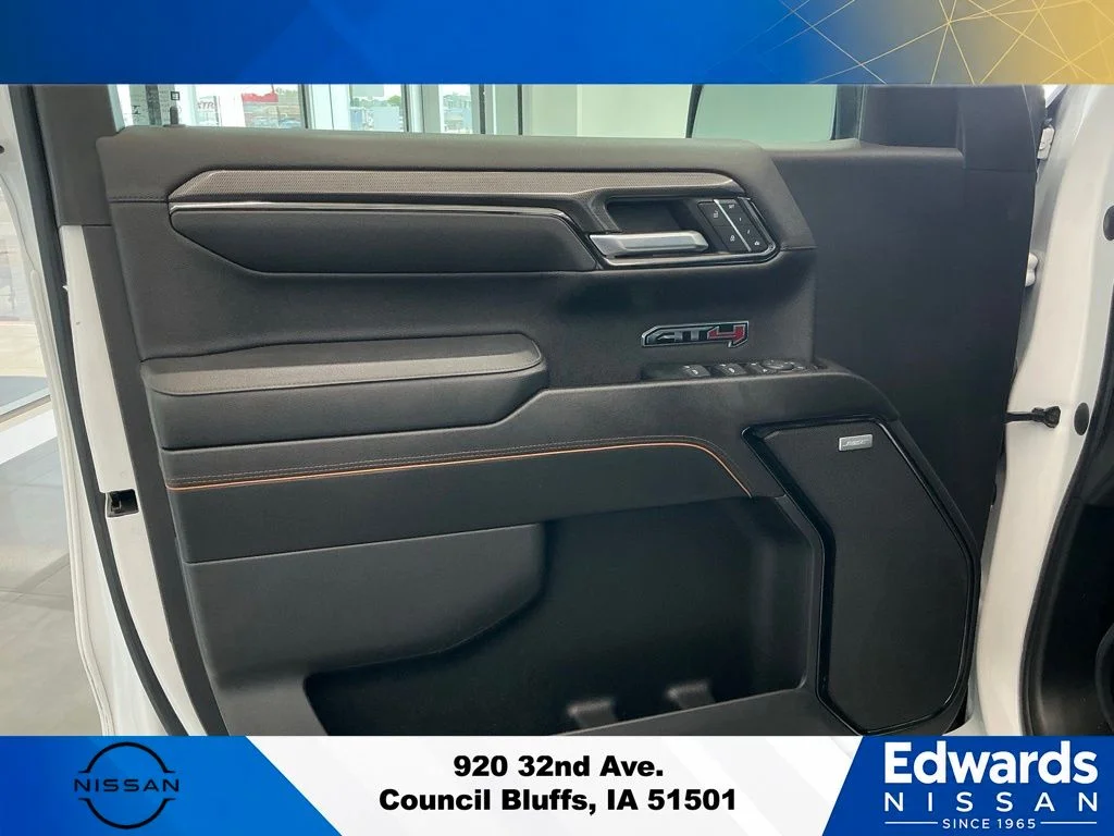 Used 2023 White GMC AT4 image 20