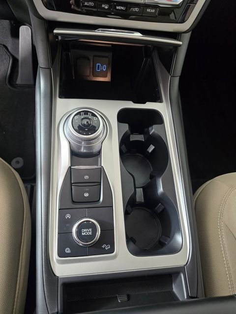 Used 2023 White Metallic Ford XLT image 24