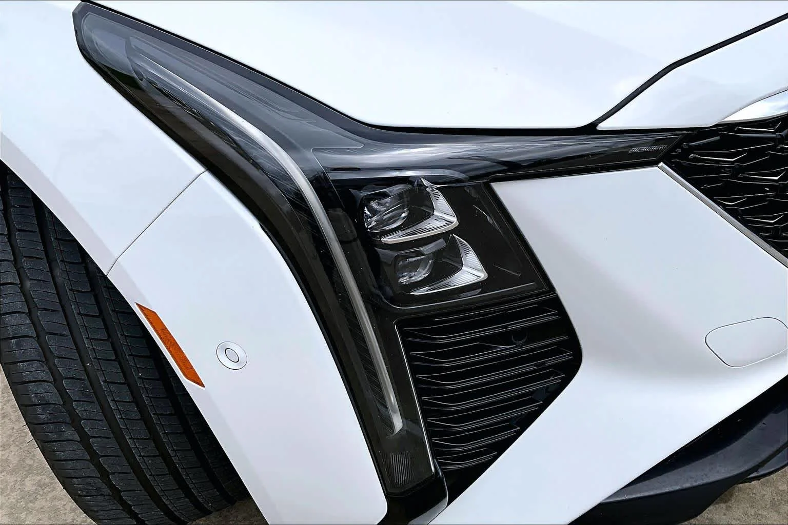 Used 2025 Summit White Cadillac Premium Luxury image 27