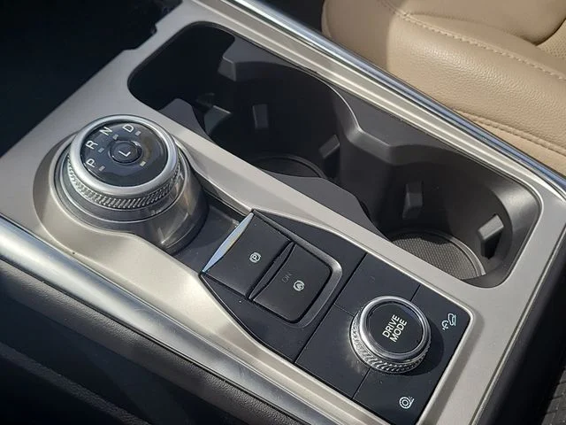 Used 2022 Silver Ford Limited image 31