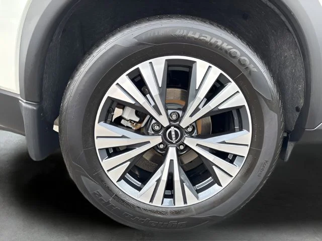 Used 2023 White Nissan SV image 37