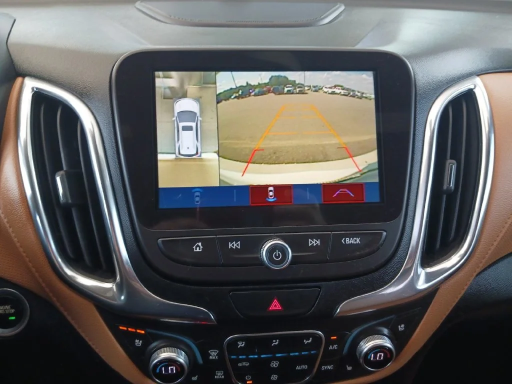 Used 2018 IRIDESCENT PEARL TRICOAT Chevrolet Premier image 21