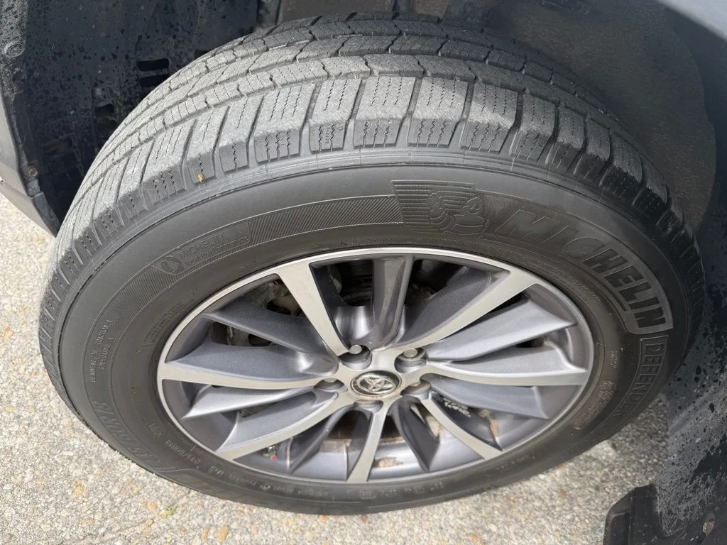 Used 2018 White Toyota XLE image 23