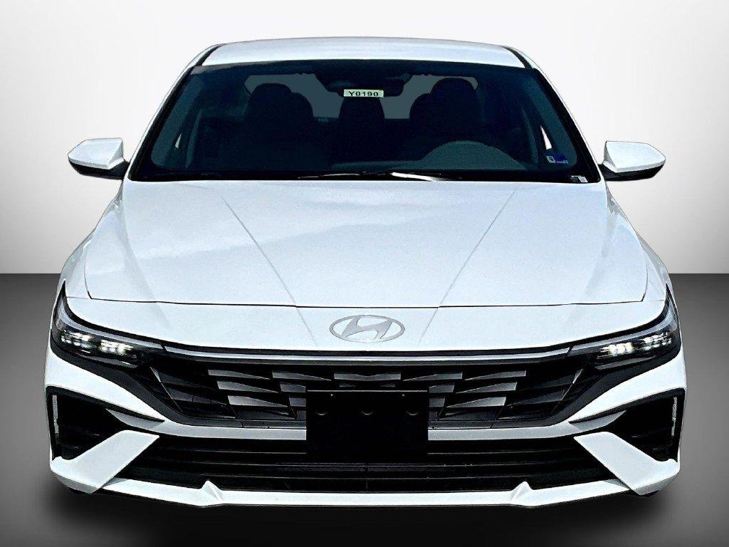 New 2026 White Hyundai SE image 2