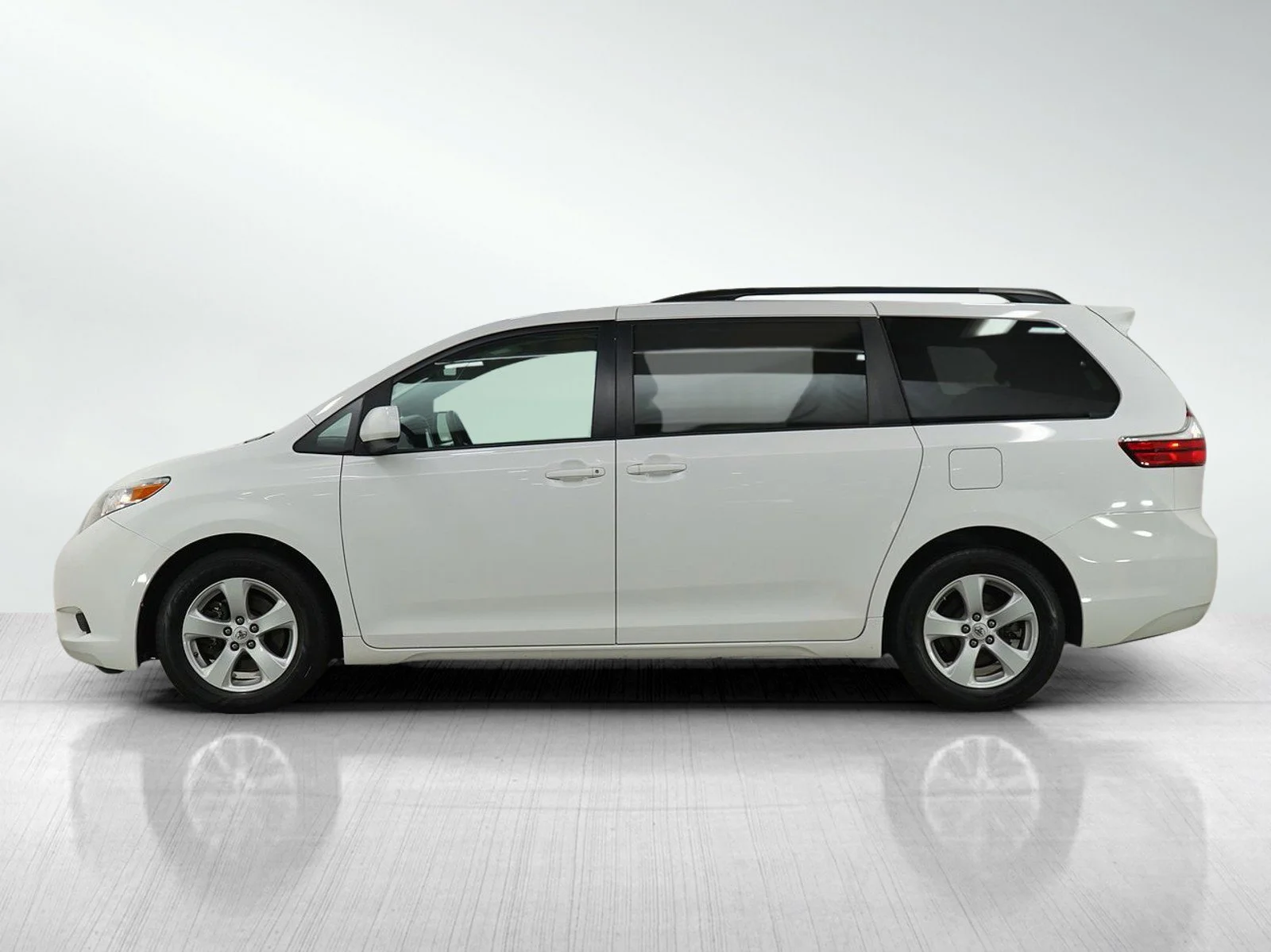 Used 2017 Toyota Sienna LE with VIN 5TDKZ3DC0HS826795 for sale in Wayzata, Minnesota