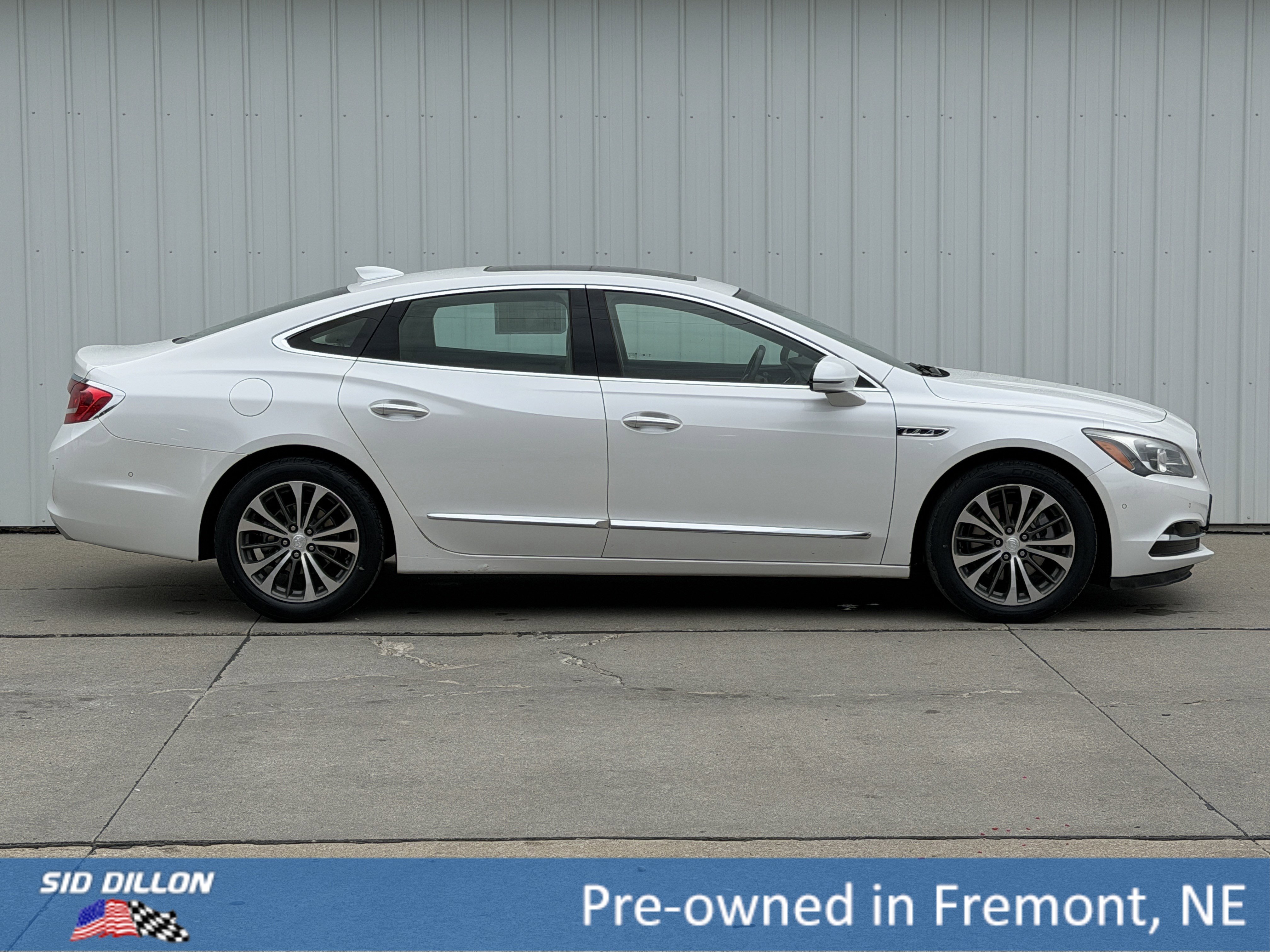 Used 2017 White Frost Tricoat Buick Premium image 3
