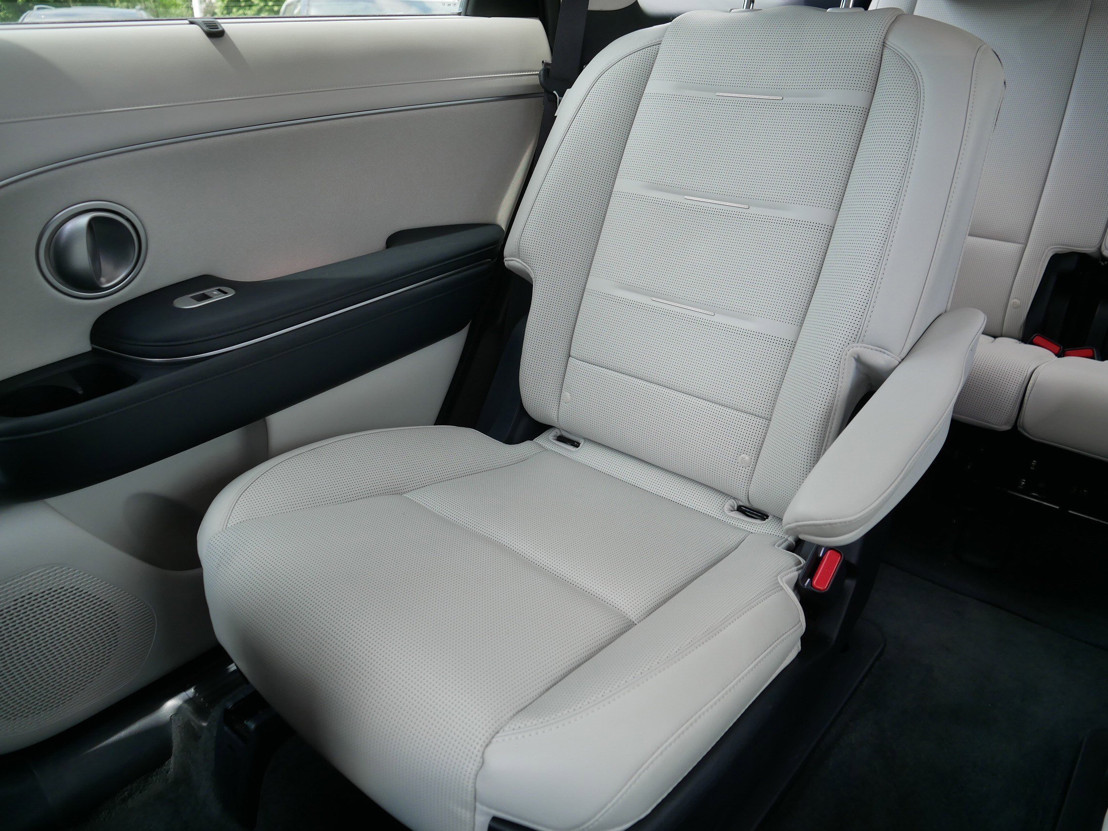 Used 2026 Creamy White Pearl Hyundai Calligraphy image 12