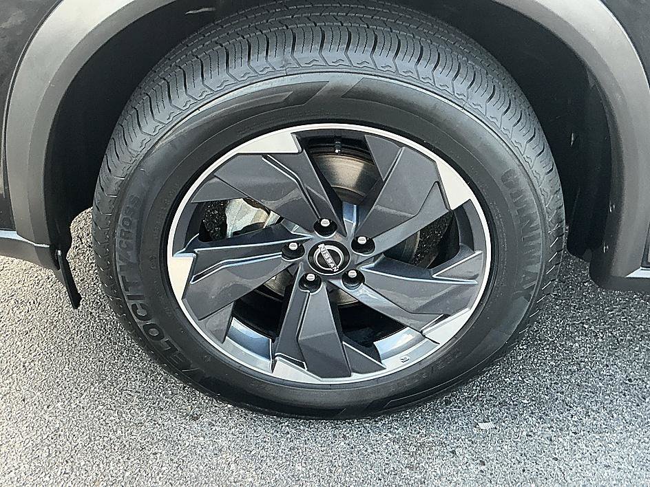 Used 2024 Super Black Nissan SV image 8