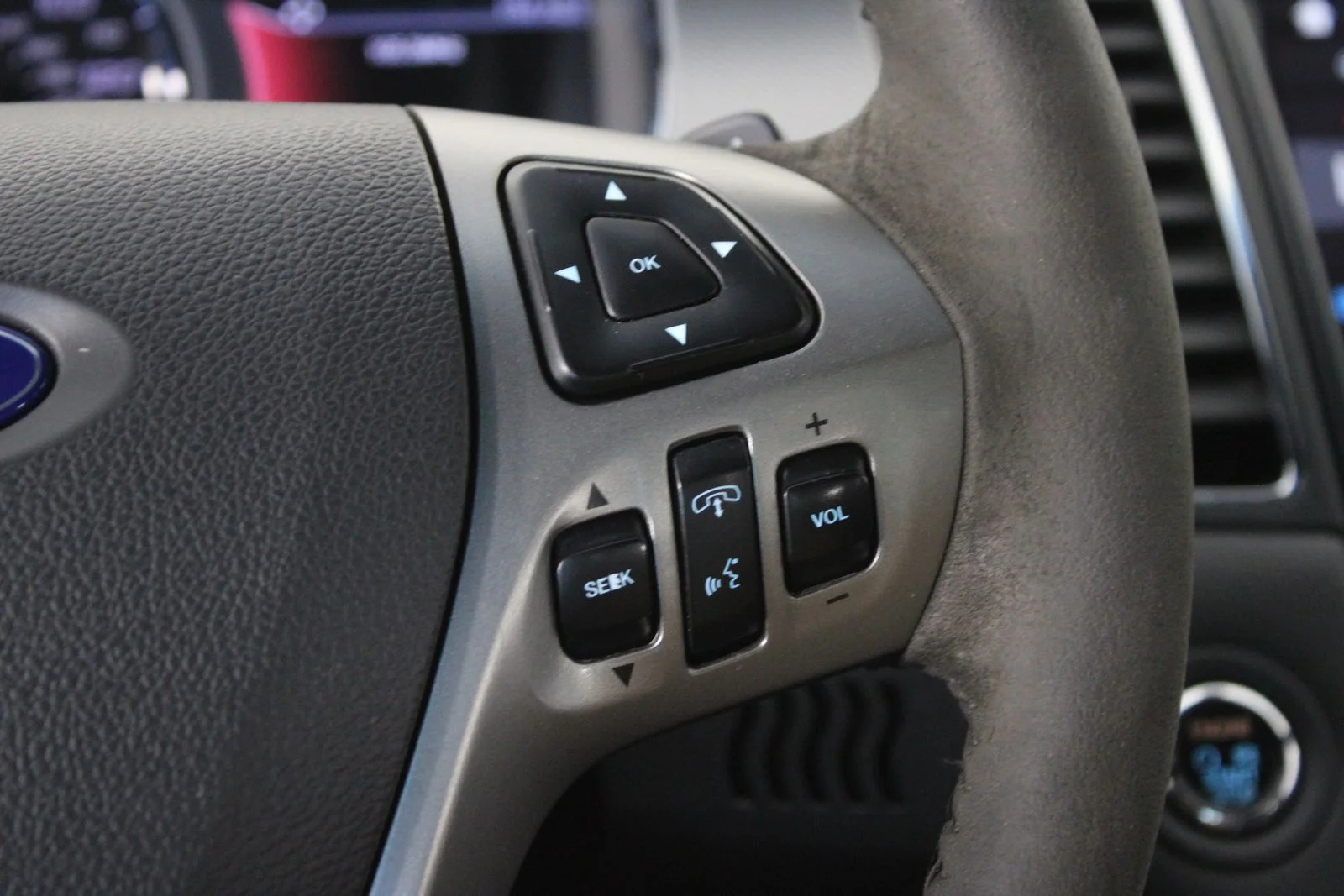 Used 2016 White Ford SHO image 23