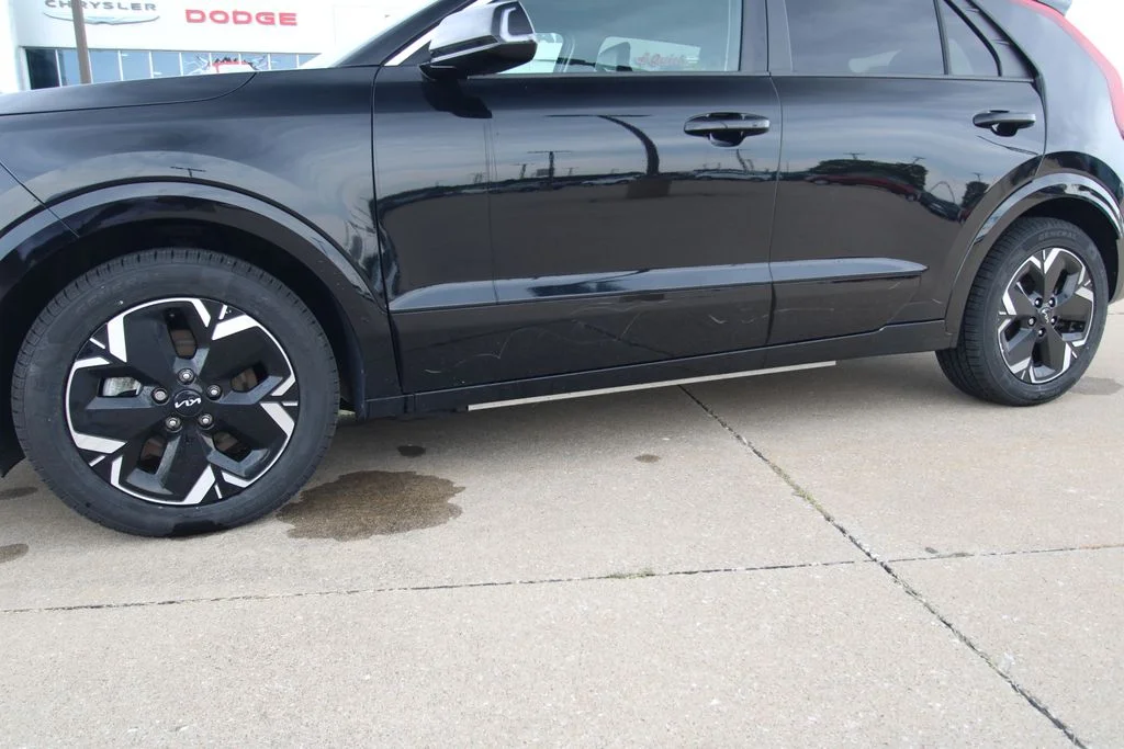 Used 2023 Black Kia Wind image 10