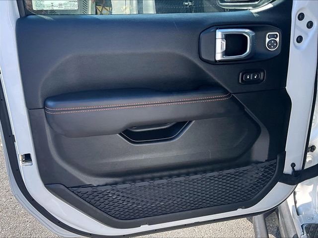 Used 2020 White Jeep Mojave image 18