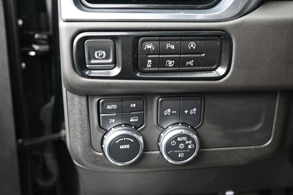 2025 GMC Yukon Denali - Photo 15