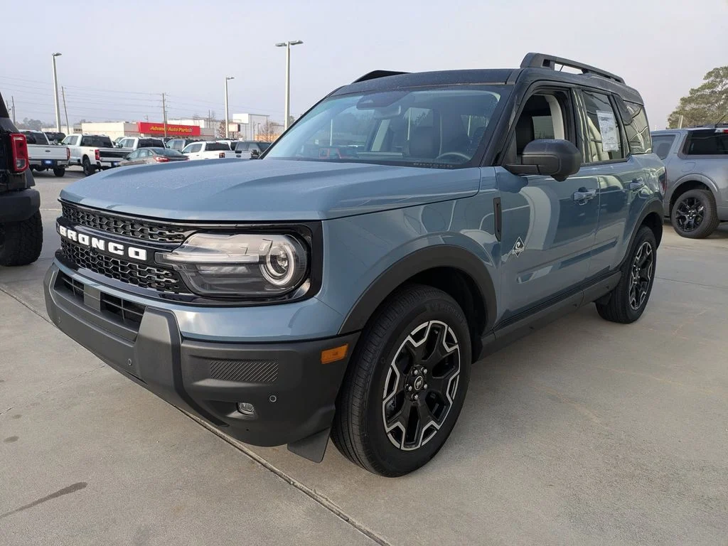 New 2025 Azure Gray Metallic Tri-Coat Ford Outer Banks image 7