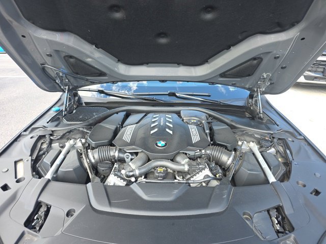 Used 2022 Gray BMW 750i xDrive image 34