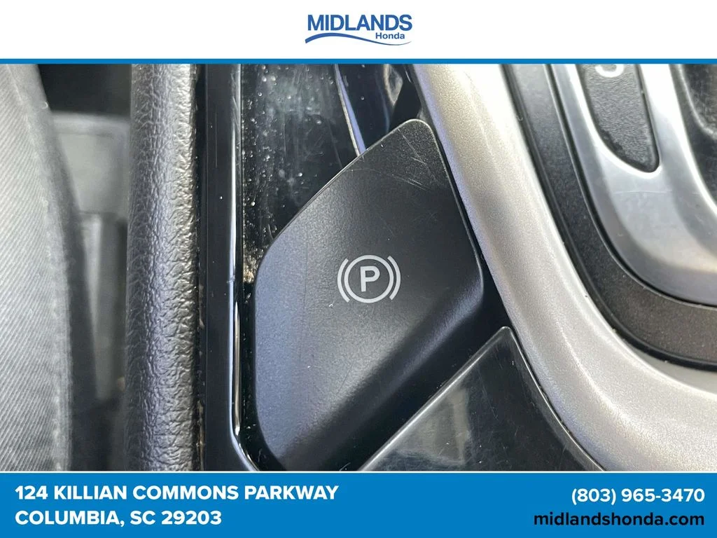 Used 2016 White Platinum Clearcoat Metallic Ford SE image 27