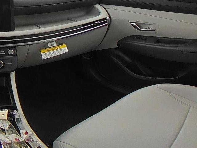 New 2026 White Hyundai SE AWD image 38
