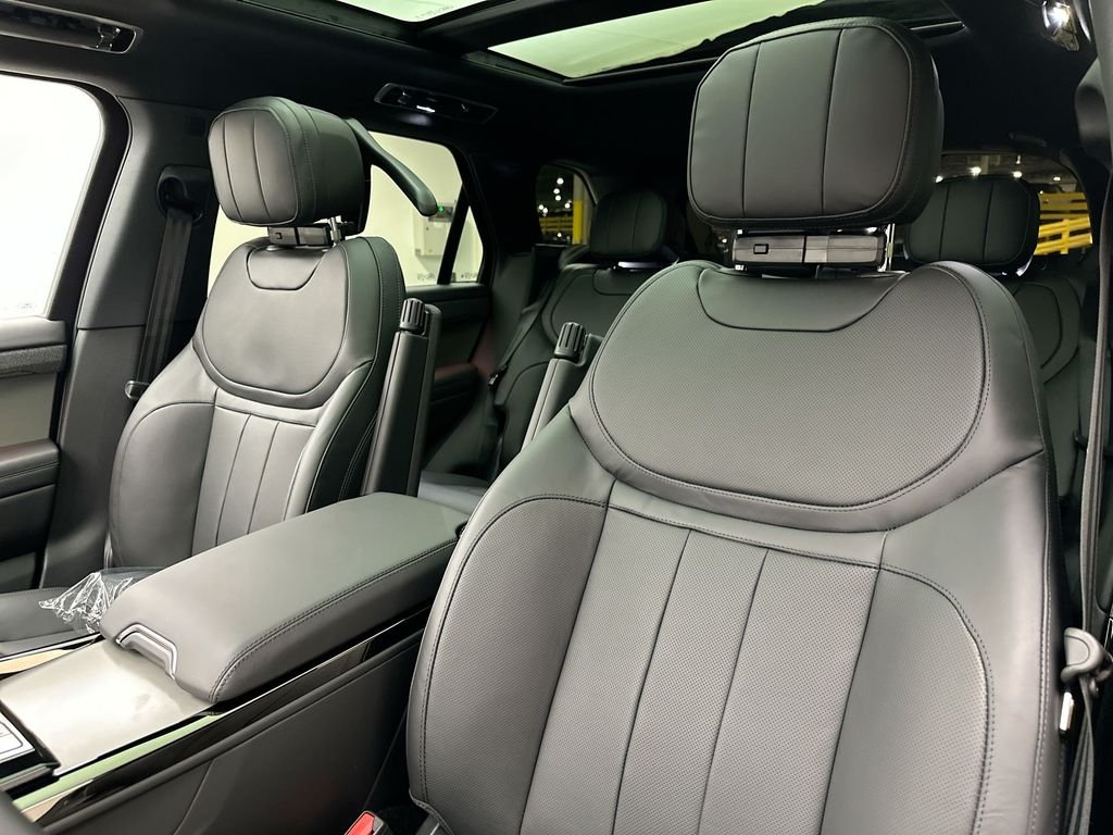 New 2027 Borasco Grey Metallic Land Rover Dynamic SE image 10