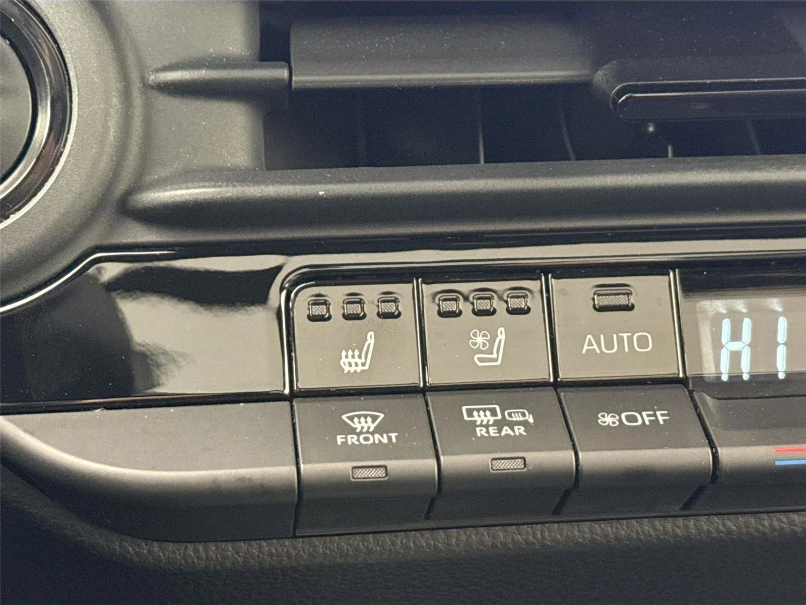 2023 Toyota Crown Limited - Photo 8